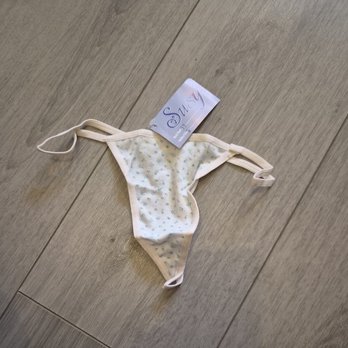 Bnwt white floral string - floral,